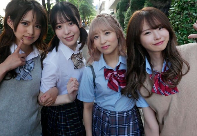 集団メスガキのおもちゃになる幸せなM男おじさんｗ 完全Ｍ堕ちするまで痴女られ抵抗する事も出来ずマゾ化ｗ