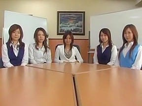 『OL×痴女』集団のOLさんがM男社員に襲い掛かる! 全身同時に舐められ快楽で悶絶するM男!