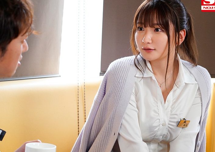 【パート人妻×巨乳】制服がはち切れそうな巨乳に大興奮！！バイトなんてお構いなしに浮気セックスでハメまくりｗｗｗ