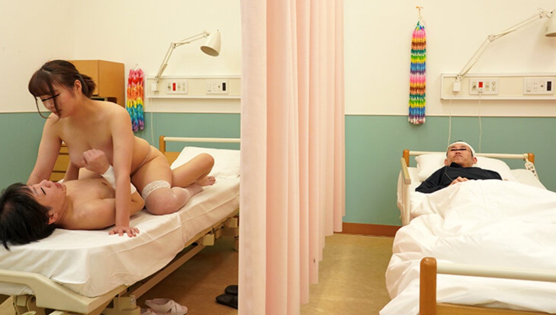 【痴女×ナース】カーテン1枚挟んで隣で患者と豪快にセックスする淫乱ナースｗ こんな病院なら一生入院したい！