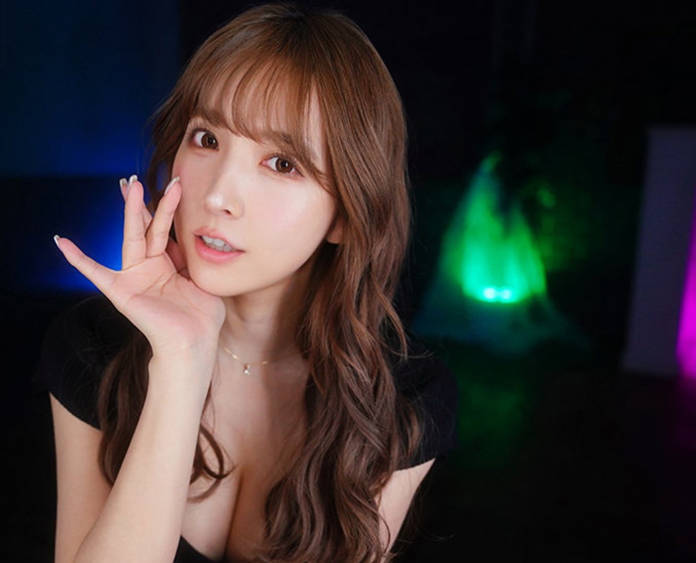 ダサいメガネが逆にかわいいＪＫちゃんはドＳな女王様！甘サド痴女に淫語囁かれながら高速手コキとフェラで余裕でイカされるｗ