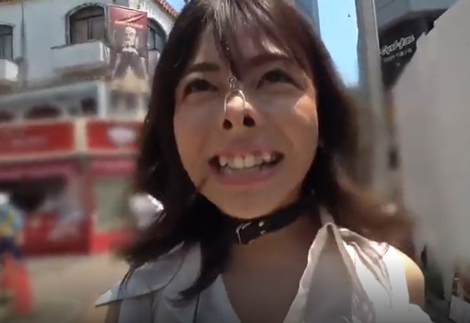 【ドMの願望】美人なお姉さんなのに恥ずかしい目に合って興奮したいｗ 破滅的な願望を叶えるために鼻フックで散歩！ 岬あずさ