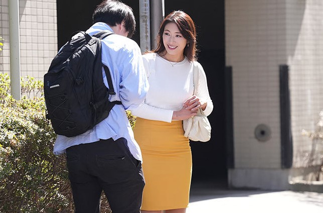 旦那を裏切り真っ昼間からM男を呼んで舐め犬調教するドスケベな奥様ｗ 小早川怜子