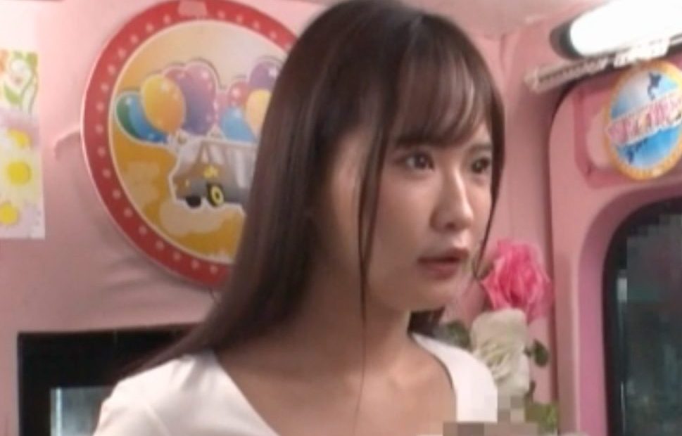 【マジックミラー号】高学歴秀才美女をヤリ倒すw初めての巨根に赤面恥じらい！手コキから中出しまで徹底的に教えていくw