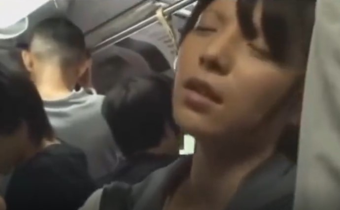 【バス痴漢】M属性のJKが執拗に痴漢され快楽堕ち！気持ちよすぎて失禁しローターぶっ込まれて合強制アクメｗ