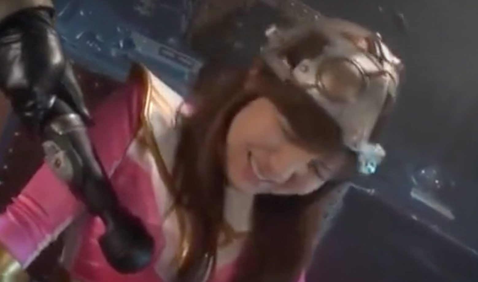 「絶対屈しない…！」コスプレ女子が拘束され屈辱の快楽調教w抵抗するも身体はビクビク正直すぎたww