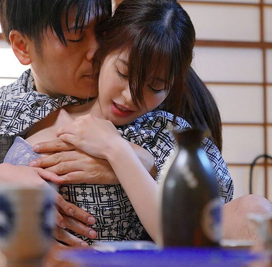 ＜桃乃木かなｘ相部屋旅館SEX＞酔った上司に押し倒され執拗にアソコを弄られデカチン挿入！気持ちよすぎてチ〇ポの虜に‼