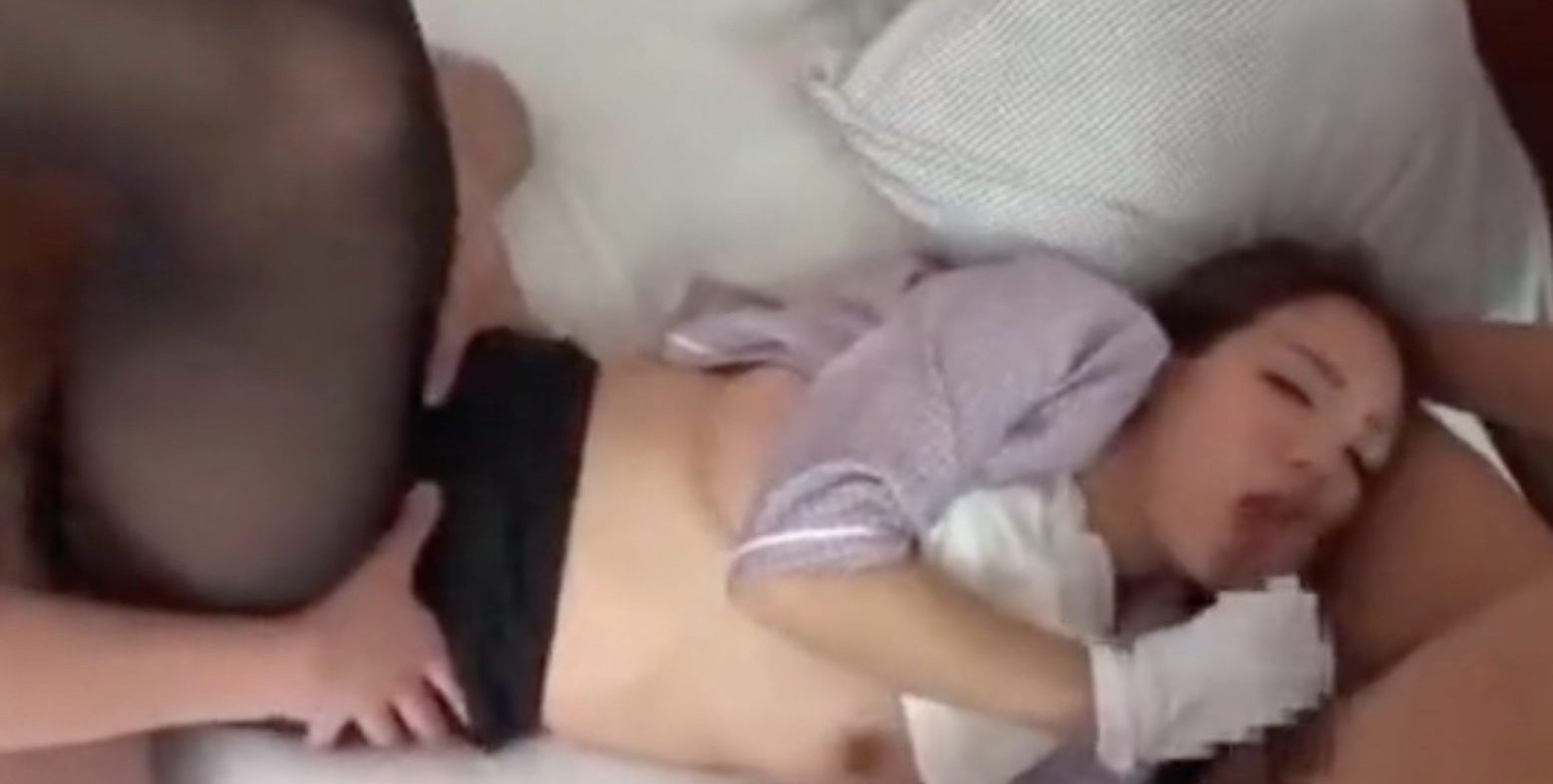 上品な美人ギャルを性欲猿達がハメ倒し集団プレイwwお口とマ●コの二穴責めにトロ顔快楽絶頂ww