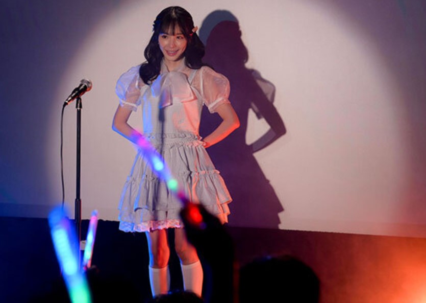 無敵のアイドルの裏側はこんな感じ！悪い大人達のチ●ポを上下の口でご奉仕し枕営業！現実は甘くないという事！