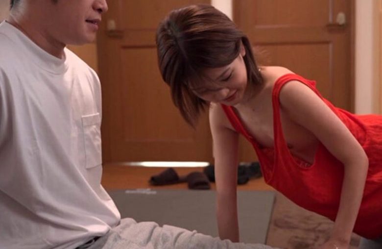 エッチなヨガお姉さんと一緒にストレッチ…のはずがおっぱいポロリにチ●ポフル勃起w責任はお姉さんに取ってもらおうww