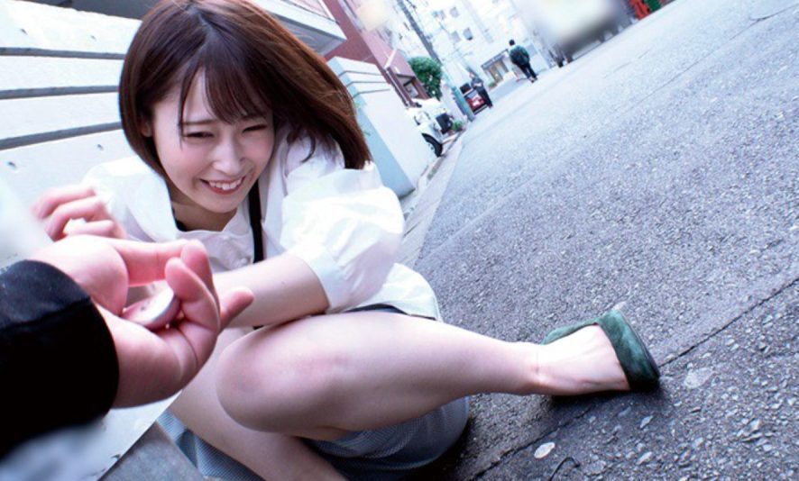 素人美少女は金に釣られリモコンバイブにチャレンジw道の真ん中でイキ果てちゃう美女にセックスのお仕置きww