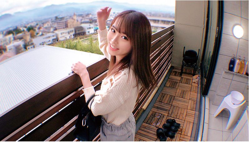 禁欲していた美少女がエロオヤジと温泉旅行！ホテル到着まもなく開放的な空間で性欲全開でハメ開始‼