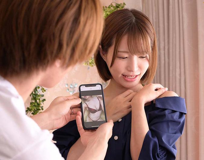 ＜天使もえｘ内緒のエロ投稿＞エッチな画像をアップしていたのがお隣さんだとわかり我慢しきれず襲い掛かる！