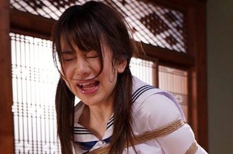 美少女JKを中年じじぃが拘束レイプ…手足を縛られスパンキングに強制フェラで玩具のように扱われる美少女…