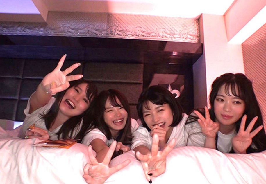 激カワなギャル達がホテルで女子会している中に凸する空気の読めないM男『お邪魔します』全身快楽責めで強制マゾ堕ちハーレム！