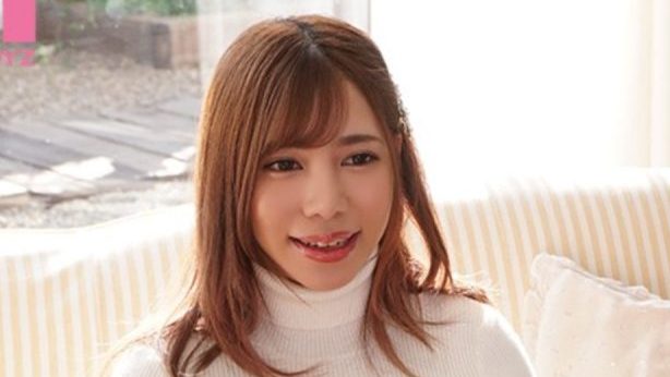 Iカップグラドルが満を持してのAVデビュー！規格外おっぱいにデカ乳輪をカメラに撮られしっかり発情する期待の痴女！