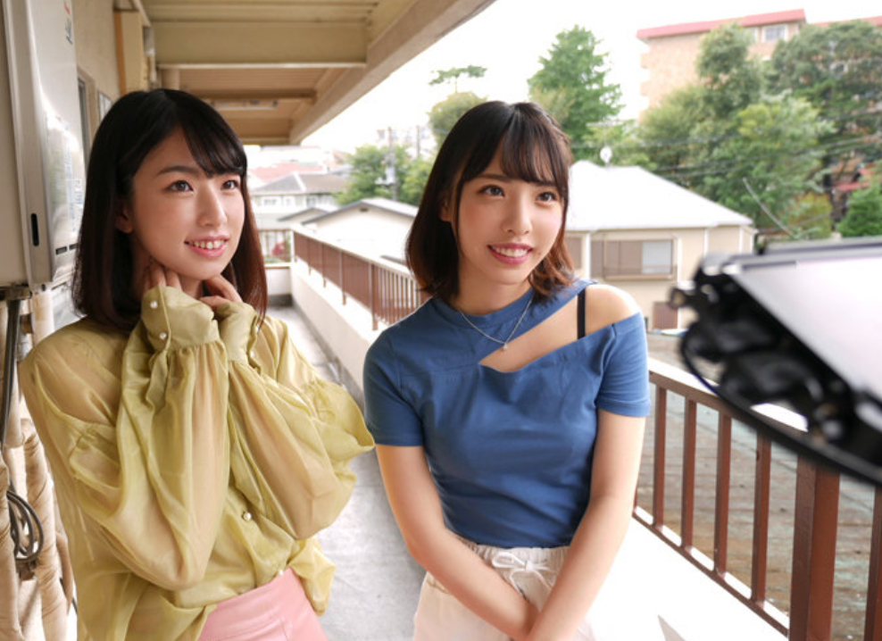 ＜白桃はな/花狩まいｘWデリバリー＞Ｍ男宅に突撃しダブルで責めまくる！マ〇コ２つ堪能しながら中出し‼