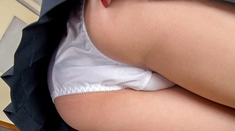 ＜松本いちかｘ見せつけ挑発＞スカートの中をチラ見せや股を開いて興奮させ布の向こう側を想像させまくる！