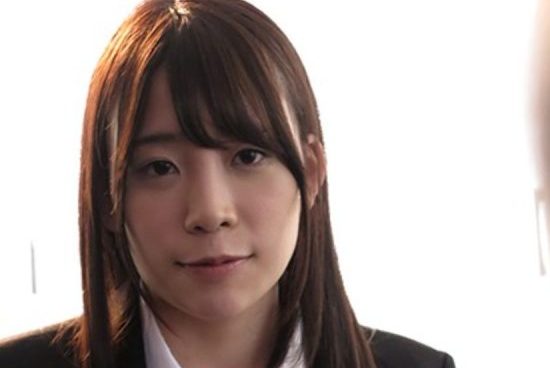 卑劣！就活中JDに内定ほのめかして従順ファックを強いるクズ男！強制挿入で美女をイカせまくりww