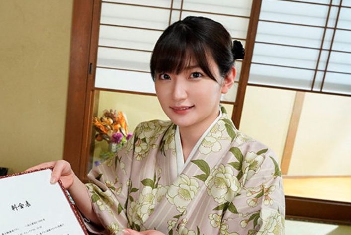 ＜鷲尾めい＞プラス料金で美人女将のパイズリ付き！昼でも夜でも溜まったら即抜いてもらえる最高エロ旅館！