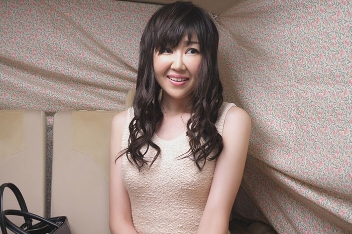 『気持ちいいから腰が動いちゃう…♡』街中で熟女をガチナンパ！欲求不満だったのかめちゃくちゃ感度が高くてアクメしまくりwww