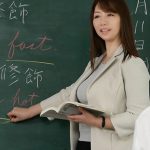 『んっ♡んんっ♡』声が出せない絶頂授業で10倍濡れる人妻教師！我慢すればするほど背徳感は増していき理性も吹っ飛ぶwww