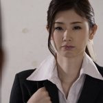 『やめてください…』強引に接待をさせられて急激な眠気に襲われてしまい目が覚めると自宅のベットの上で覆い被さってきて…