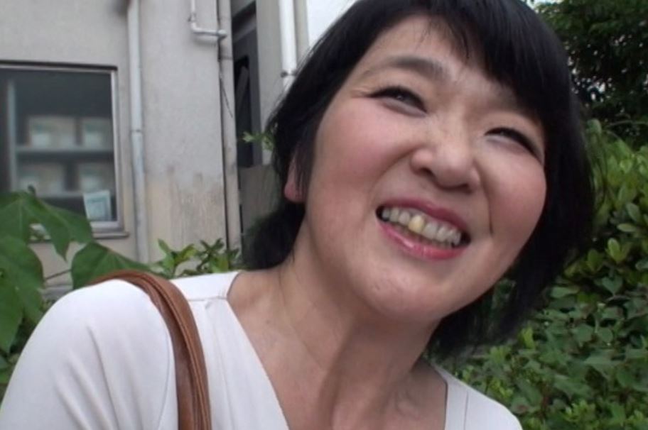 『あぎぃ♡おかしくなっちゃうぅぅ♡』セックスレスで欲求不満な熟女が若い男のチ○ポで火照った膣中こねくり回され絶頂!