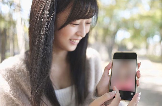 グラドル２世がすべてをさらけ出しAVの世界へ！目を引く大きな胸弄られ肉棒で突かれながら喘ぎまくる！