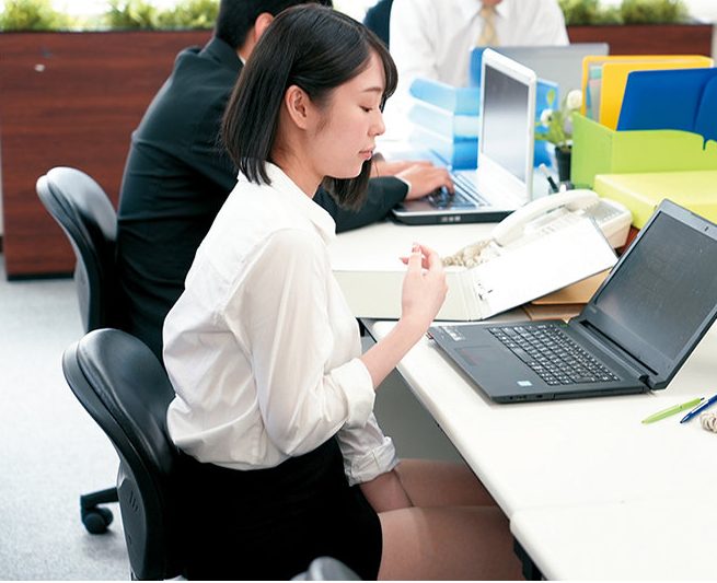 嫌悪感を抱く上司に無理やり辱めを受けイカされてしまう！知らぬ間に上司を求めるようになり体を委ねてしまう‼