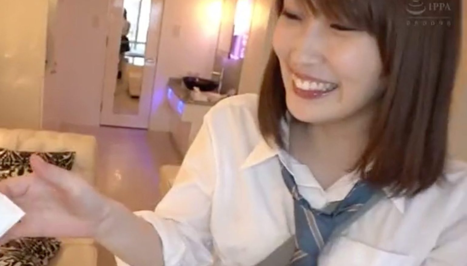 エッチ大好き女子高生をホテルに呼び出し徐々に脱がしていくエッチ準備ww恥ずかしながらも応じる美人JKが可愛すぎたww