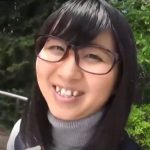 男どもに調教を受ける眼鏡娘が見た目と違いエロ過ぎる乱れっぷりを見せアヘ顔さらし大声出してあえぎまくる！