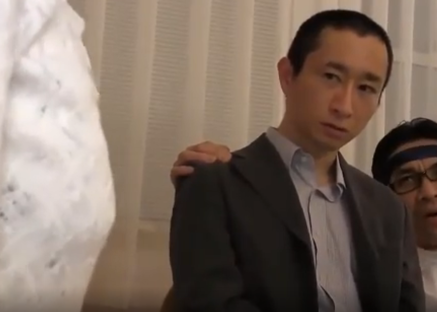 【NTR】『ああん、ダメ…』人妻の無防備な寝ている姿を見て肉棒は制御できず眠っている夫の横で犯される夜這いセックス！