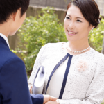 『お義母さんから卒業した君へのお祝いをあげる♡』義母に想いを寄せていた息子に思わぬご褒美！大人への階段を昇ってイクwww