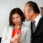 『社長のいじわる…♡』生活の為と働きに出た人妻だったが真面目に仕事だけする訳ではなかった！マ●コがびしょ濡れにwww