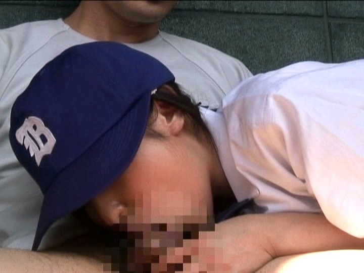 『はい！これで頑張ってきてね♡』名門野球部の女子マネージャーの大事な仕事とはベンチ裏でそっとヌイてあげることだったwww