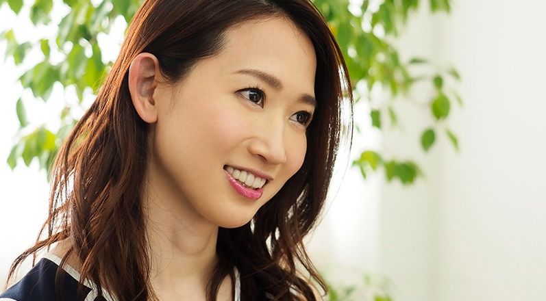 『夫には悪いと思うけどどうしてもしたかったの♡』夫以外と初めてする中出しSEXに戸惑いながらも生ハメ鬼ピストンで大絶頂！