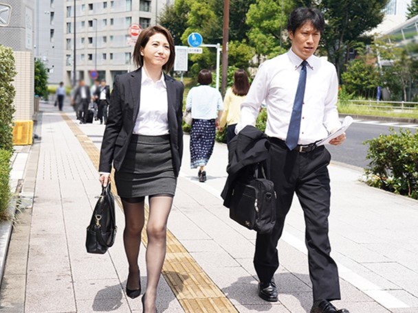 『すごいチ●ポ！ビンビンだね♡』転職先の女上司に勤務中ずっと弄ばれ続けている新人の僕！勃起がおさまらないwww