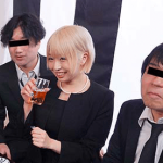 『ごめん吹いちゃったぁ♡』法事で久しぶりに再会した同級生たちと泥●乱交してしまった金髪喪服ギャル！ビックチャンス到来！