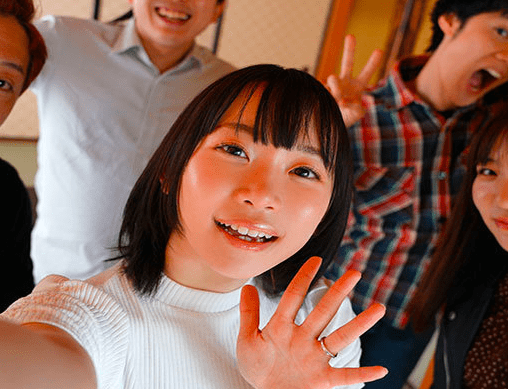『え？なんでこんなにチ●ポがいっぱいなの？』社員旅行で泥酔し同僚に一晩中ハメられ続けた人妻！妻の勤め先がこんななんて…