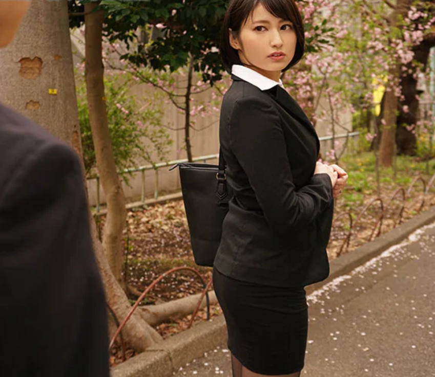 気丈で頼れる女上司と一晩過ごし肌と肌が触れた瞬間に秘めた欲望が解き放たれる『好きよっ♡好きっ♡』朝が来るまでハメ性交！