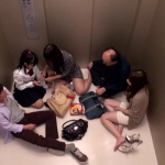 『こんな時に何考えてんの！？』家族がエレベーターに閉じ込められてしまった！幸せな家族に起こる異常事態の数々…