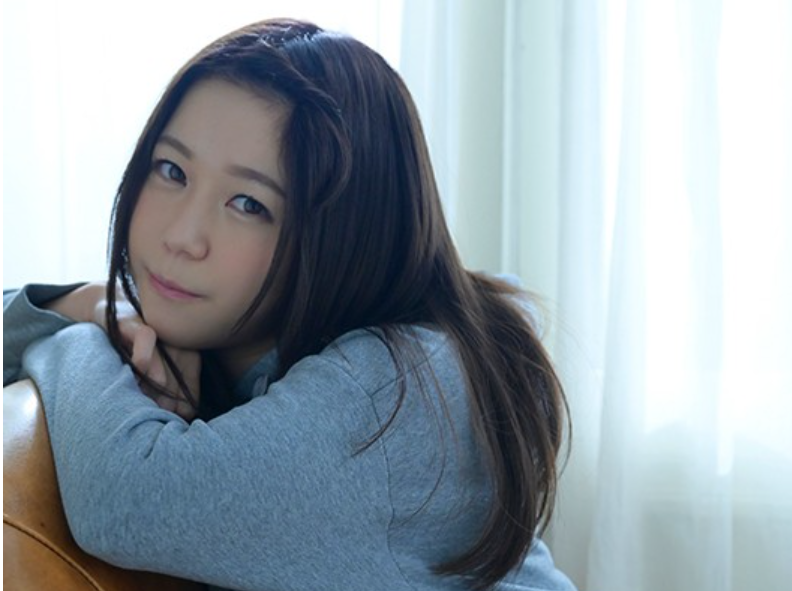 大学で野球サークルのマネジャーをしている美少女がAVデビュー！エッチになると集中力抜群でいつもとのギャップがまたエロい♡