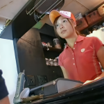 バーガー屋で働くギャルのパンティを無理やり脱がす変態男！『中には出さないでぇ…』抵抗虚しく大量に中出しされ放心状態！