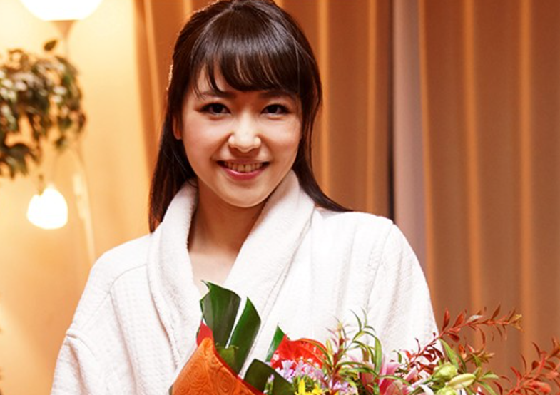 母の友人が家に泊まると知り昂りを抑えきれない息子！一途な想いに流されて関係を持ってしまい狂おしいほどの悦びをもたらす！