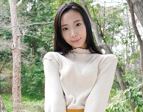 クラシックバレエを学ぶ現役音大生が二十歳を境に決意のAV出演！綺麗でバレエ仕込みの柔らかくしなやかなボディは必見！