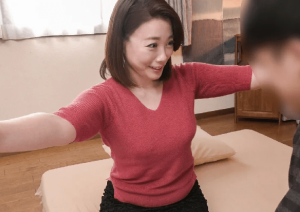 『初めてがおばさんと生じゃいやかしら？♡』熟女ならではの包容力とAVで培ったテクニックで優しくチェリー君をエスコート！