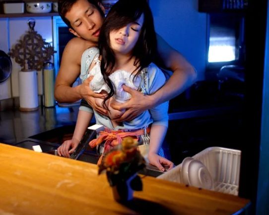 『こんなつもりじゃなかった…』義理の息子と仲良くしたかっただけなのに鬼畜な罠にどっぷりハマる若妻！