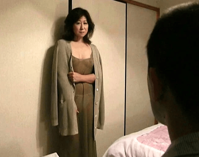 『もう我慢できないのぉ！ああん♡』臨月の娘を入院させ婿に本気になってしまった母の卑猥！性欲に溺れた男女の濃厚セックス！