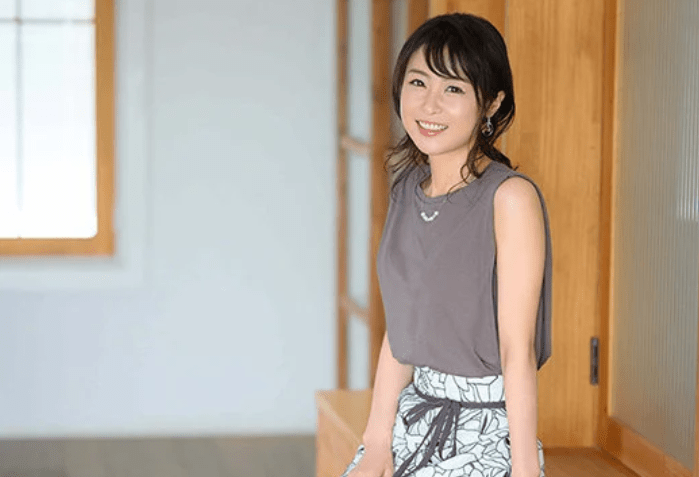 『お願いします…チ●ポくださいぃぃ♡』ぶっちぎりの超美顔人妻がAVデビュー!マ●コに肉棒擦りつけると入れてほしいと懇願www